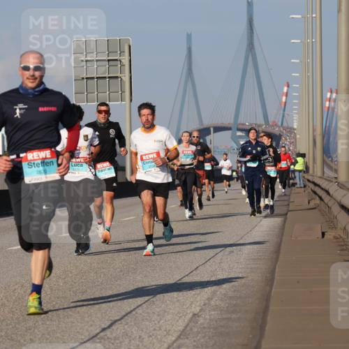 03.10.2025 - Köhlbrandbrückenlauf Luisa Fischer http://msf.ph/oto/9003755 03.10.2025 10:45:34 Position 3 24, 1112, 2820 meine-sportfotos.de