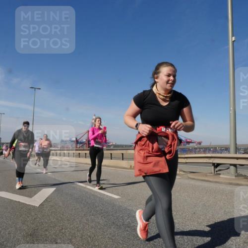 03.10.2025 - Köhlbrandbrückenlauf Matties Gatica Varas http://msf.ph/oto/9003768 03.10.2025 12:57:25 Position 2  meine-sportfotos.de