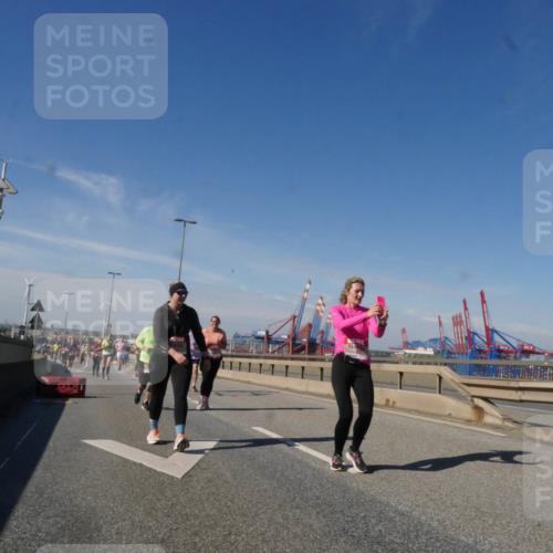 03.10.2025 - Köhlbrandbrückenlauf Matties Gatica Varas http://msf.ph/oto/9003776 03.10.2025 12:57:25 Position 2 118 meine-sportfotos.de