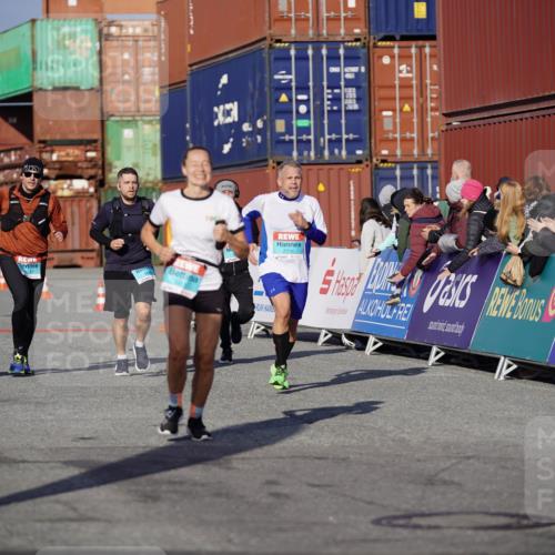 03.10.2025 - Köhlbrandbrückenlauf Michael Burmester http://msf.ph/oto/9003790 03.10.2025 10:06:46 Ziel 1125, 1328, 1449, 1559, 1680, 2716, 3177, 3320, 3341, 3411 meine-sportfotos.de