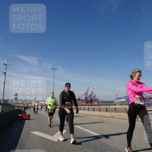 03.10.2025 - Köhlbrandbrückenlauf Matties Gatica Varas http://msf.ph/oto/9003794 03.10.2025 12:57:26 Position 2 5181, 18 meine-sportfotos.de