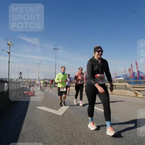 03.10.2025 - Köhlbrandbrückenlauf Matties Gatica Varas http://msf.ph/oto/9003803 03.10.2025 12:57:27 Position 2  meine-sportfotos.de