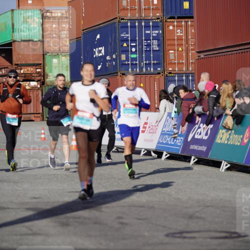 03.10.2025 - Köhlbrandbrückenlauf Michael Burmester http://msf.ph/oto/9003804 03.10.2025 10:06:46 Ziel 1125, 1328, 1449, 1559, 1680, 2716, 3177, 3320, 3341, 3411 meine-sportfotos.de