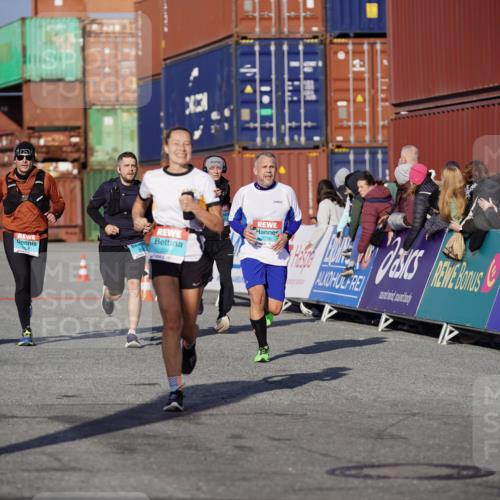 03.10.2025 - Köhlbrandbrückenlauf Michael Burmester http://msf.ph/oto/9003809 03.10.2025 10:06:46 Ziel 1125, 1328, 1449, 1559, 1680, 2716, 3177, 3320, 3341, 3411 meine-sportfotos.de