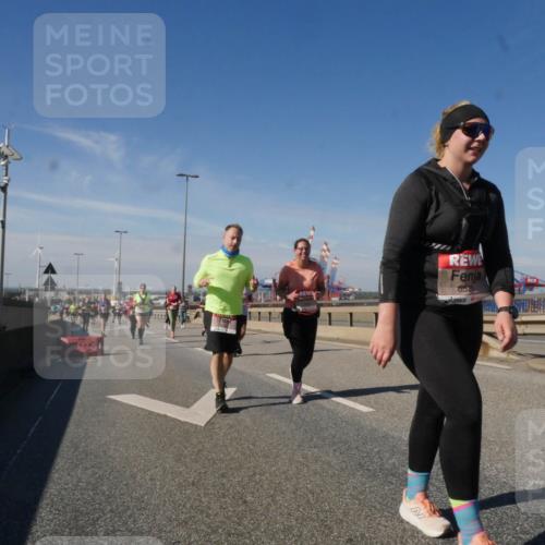 03.10.2025 - Köhlbrandbrückenlauf Matties Gatica Varas http://msf.ph/oto/9003811 03.10.2025 12:57:28 Position 2 652 meine-sportfotos.de