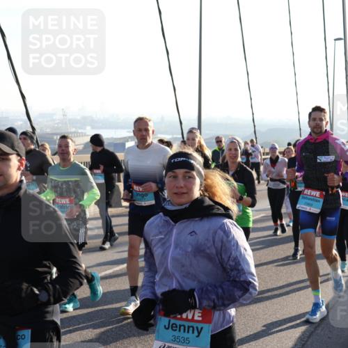 03.10.2025 - Köhlbrandbrückenlauf Julia Fischer http://msf.ph/oto/9003819 03.10.2025 09:30:29 Position 1 2969, 353, 3535 meine-sportfotos.de