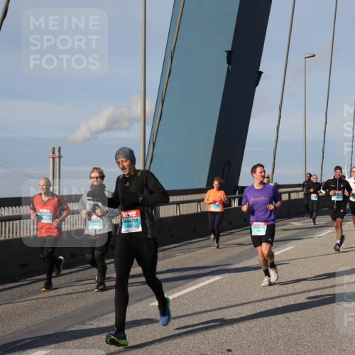 03.10.2025 - Köhlbrandbrückenlauf Julia Fischer http://msf.ph/oto/9003824 03.10.2025 09:46:53 Position 2  meine-sportfotos.de