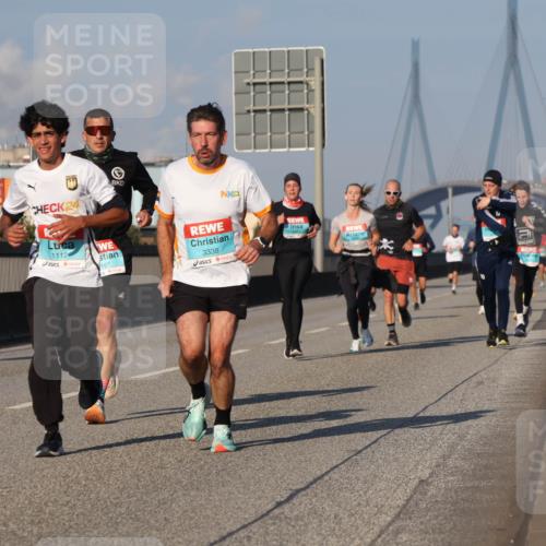 03.10.2025 - Köhlbrandbrückenlauf Luisa Fischer http://msf.ph/oto/9003829 03.10.2025 10:45:36 Position 3 24, 1112, 167, 33381 meine-sportfotos.de