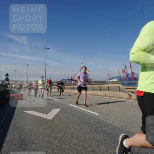 03.10.2025 - Köhlbrandbrückenlauf Matties Gatica Varas http://msf.ph/oto/9003830 03.10.2025 12:57:30 Position 2 628 meine-sportfotos.de