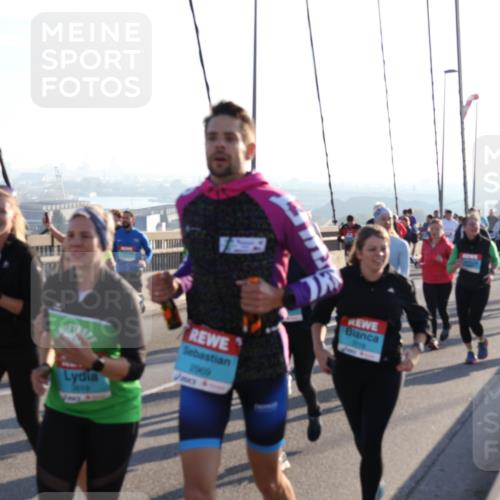 03.10.2025 - Köhlbrandbrückenlauf Julia Fischer http://msf.ph/oto/9003831 03.10.2025 09:30:31 Position 1  meine-sportfotos.de