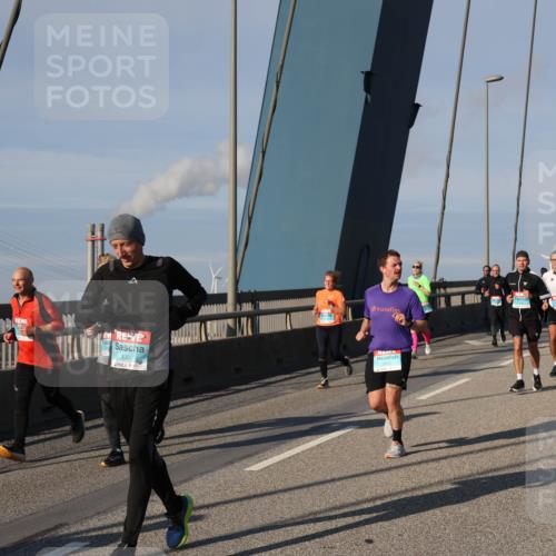 03.10.2025 - Köhlbrandbrückenlauf Julia Fischer http://msf.ph/oto/9003832 03.10.2025 09:46:53 Position 2 3380 meine-sportfotos.de