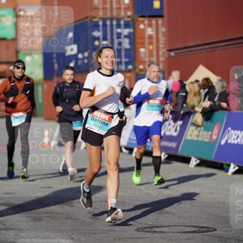 03.10.2025 - Köhlbrandbrückenlauf Michael Burmester http://msf.ph/oto/9003843 03.10.2025 10:06:47 Ziel 1125, 1328, 1449, 1559, 1680, 2716, 3177, 3320, 3341, 3411 meine-sportfotos.de