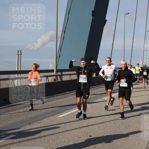 03.10.2025 - Köhlbrandbrückenlauf Julia Fischer http://msf.ph/oto/9003846 03.10.2025 09:46:55 Position 2 1764 meine-sportfotos.de