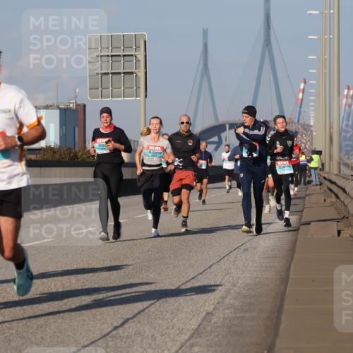 03.10.2025 - Köhlbrandbrückenlauf Luisa Fischer http://msf.ph/oto/9003850 03.10.2025 10:45:37 Position 3 3338 meine-sportfotos.de