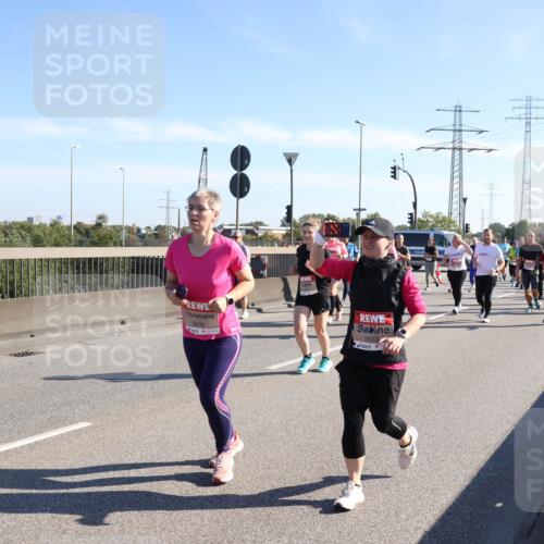 03.10.2025 - Köhlbrandbrückenlauf Julia Fischer http://msf.ph/oto/9003852 03.10.2025 12:23:16 Position 3 5632, 5633 meine-sportfotos.de