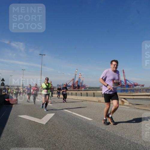 03.10.2025 - Köhlbrandbrückenlauf Matties Gatica Varas http://msf.ph/oto/9003855 03.10.2025 12:57:31 Position 2  meine-sportfotos.de