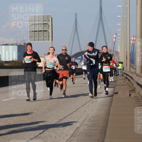 03.10.2025 - Köhlbrandbrückenlauf Luisa Fischer http://msf.ph/oto/9003859 03.10.2025 10:45:38 Position 3 3246 meine-sportfotos.de