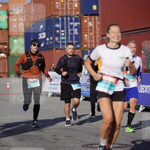 03.10.2025 - Köhlbrandbrückenlauf Michael Burmester http://msf.ph/oto/9003866 03.10.2025 10:06:48 Ziel 1125, 1328, 1449, 1559, 1680, 2716, 3177, 3320, 3341, 3411 meine-sportfotos.de