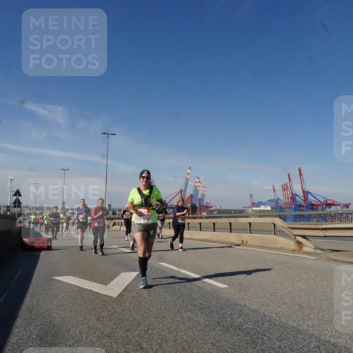03.10.2025 - Köhlbrandbrückenlauf Matties Gatica Varas http://msf.ph/oto/9003869 03.10.2025 12:57:32 Position 2  meine-sportfotos.de