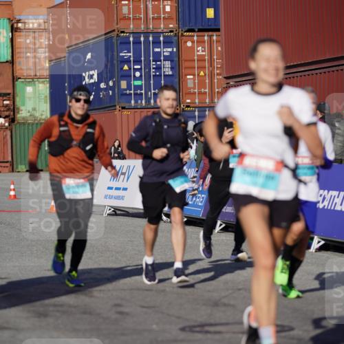 03.10.2025 - Köhlbrandbrückenlauf Michael Burmester http://msf.ph/oto/9003879 03.10.2025 10:06:48 Ziel 1125, 1328, 1449, 1559, 1680, 2716, 3177, 3320, 3341, 3411 meine-sportfotos.de