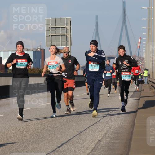 03.10.2025 - Köhlbrandbrückenlauf Luisa Fischer http://msf.ph/oto/9003892 03.10.2025 10:45:40 Position 3 1114, 3246, 3243 meine-sportfotos.de