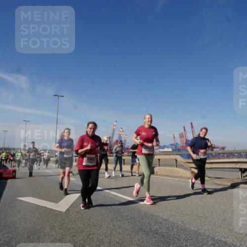 03.10.2025 - Köhlbrandbrückenlauf Matties Gatica Varas http://msf.ph/oto/9003894 03.10.2025 12:57:35 Position 2 118 meine-sportfotos.de