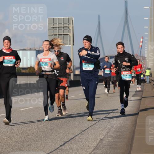 03.10.2025 - Köhlbrandbrückenlauf Luisa Fischer http://msf.ph/oto/9003918 03.10.2025 10:45:40 Position 3 1114, 3246, 3243, 2760 meine-sportfotos.de