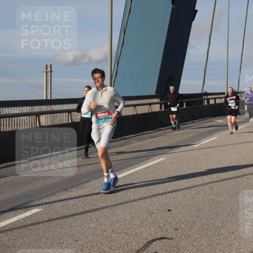 03.10.2025 - Köhlbrandbrückenlauf Julia Fischer http://msf.ph/oto/9003919 03.10.2025 09:47:09 Position 2  meine-sportfotos.de
