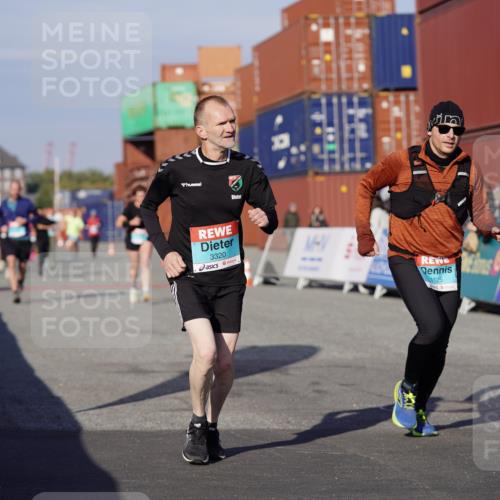 03.10.2025 - Köhlbrandbrückenlauf Michael Burmester http://msf.ph/oto/9003924 03.10.2025 10:06:50 Ziel 1125, 1412, 1449, 1559, 1582, 1680, 2716, 3320, 3341 meine-sportfotos.de