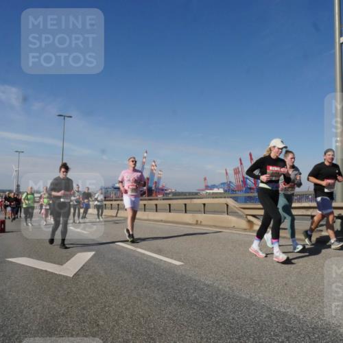 03.10.2025 - Köhlbrandbrückenlauf Matties Gatica Varas http://msf.ph/oto/9003930 03.10.2025 12:57:37 Position 2  meine-sportfotos.de