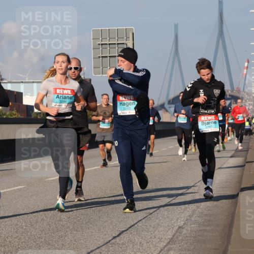03.10.2025 - Köhlbrandbrückenlauf Luisa Fischer http://msf.ph/oto/9003940 03.10.2025 10:45:41 Position 3 1114, 3246, 3243, 2760 meine-sportfotos.de