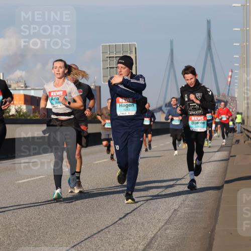 03.10.2025 - Köhlbrandbrückenlauf Luisa Fischer http://msf.ph/oto/9003942 03.10.2025 10:45:42 Position 3 1114, 3246, 3243, 10, 2760 meine-sportfotos.de