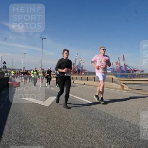 03.10.2025 - Köhlbrandbrückenlauf Matties Gatica Varas http://msf.ph/oto/9003952 03.10.2025 12:57:39 Position 2  meine-sportfotos.de