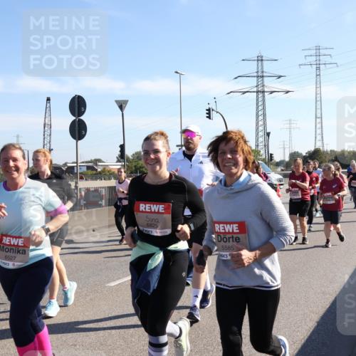 03.10.2025 - Köhlbrandbrückenlauf Julia Fischer http://msf.ph/oto/9003972 03.10.2025 12:23:35 Position 3 6527, 6825, 5585 meine-sportfotos.de