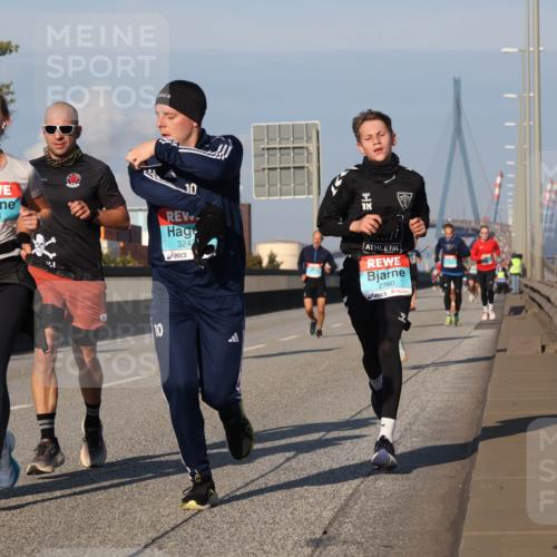 03.10.2025 - Köhlbrandbrückenlauf Luisa Fischer http://msf.ph/oto/9003975 03.10.2025 10:45:43 Position 3 3246, 10, 324, 2760 meine-sportfotos.de