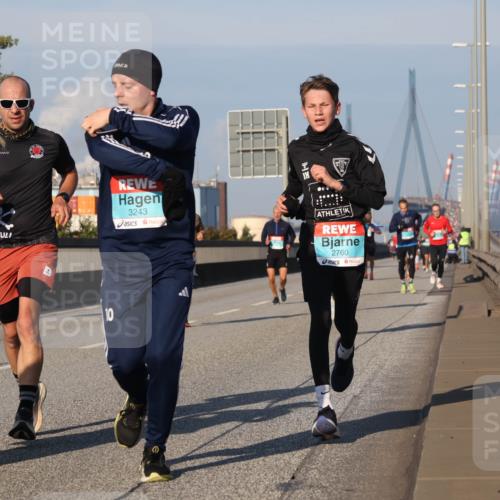03.10.2025 - Köhlbrandbrückenlauf Luisa Fischer http://msf.ph/oto/9003977 03.10.2025 10:45:44 Position 3 3246, 10, 3243, 2760 meine-sportfotos.de