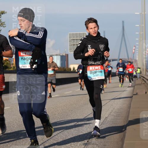 03.10.2025 - Köhlbrandbrückenlauf Luisa Fischer http://msf.ph/oto/9003979 03.10.2025 10:45:44 Position 3 46, 3243, 2760, 10 meine-sportfotos.de