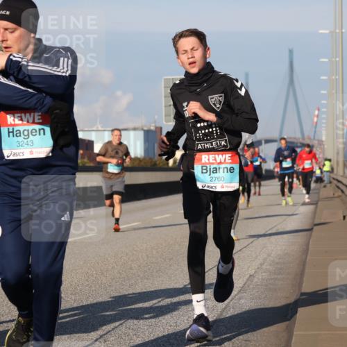 03.10.2025 - Köhlbrandbrückenlauf Luisa Fischer http://msf.ph/oto/9003980 03.10.2025 10:45:44 Position 3 3243, 2760, 10 meine-sportfotos.de