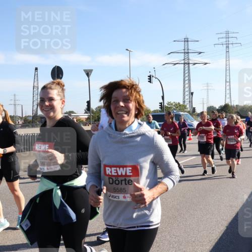 03.10.2025 - Köhlbrandbrückenlauf Julia Fischer http://msf.ph/oto/9003984 03.10.2025 12:23:36 Position 3 6527, 5482, 6825, 5585 meine-sportfotos.de