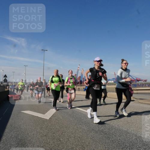 03.10.2025 - Köhlbrandbrückenlauf Matties Gatica Varas http://msf.ph/oto/9003992 03.10.2025 12:57:42 Position 2  meine-sportfotos.de