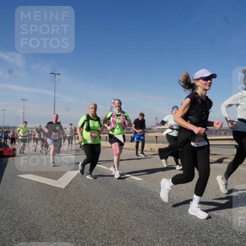 03.10.2025 - Köhlbrandbrückenlauf Matties Gatica Varas http://msf.ph/oto/9004000 03.10.2025 12:57:42 Position 2  meine-sportfotos.de