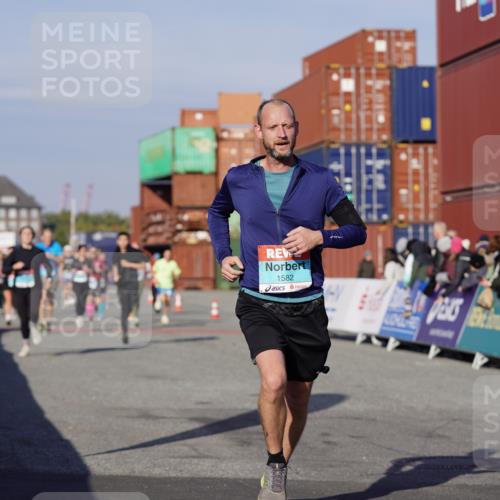 03.10.2025 - Köhlbrandbrückenlauf Michael Burmester http://msf.ph/oto/9004018 03.10.2025 10:06:55 Ziel 1125, 1301, 1412, 1559, 1582, 1680, 2716, 3320, 3585 meine-sportfotos.de