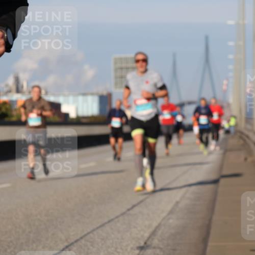 03.10.2025 - Köhlbrandbrückenlauf Luisa Fischer http://msf.ph/oto/9004019 03.10.2025 10:45:46 Position 3  meine-sportfotos.de