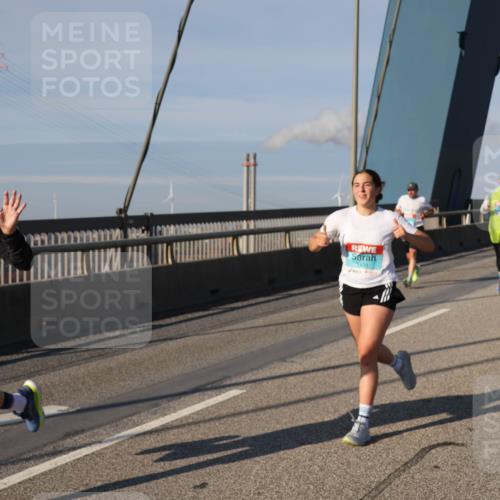 03.10.2025 - Köhlbrandbrückenlauf Julia Fischer http://msf.ph/oto/9004023 03.10.2025 09:47:25 Position 2 117, 3369, 1401 meine-sportfotos.de