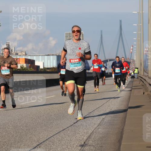 03.10.2025 - Köhlbrandbrückenlauf Luisa Fischer http://msf.ph/oto/9004031 03.10.2025 10:45:47 Position 3 1142, 3592 meine-sportfotos.de