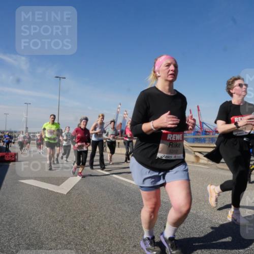 03.10.2025 - Köhlbrandbrückenlauf Matties Gatica Varas http://msf.ph/oto/9004037 03.10.2025 12:57:44 Position 2 5310, 5615 meine-sportfotos.de
