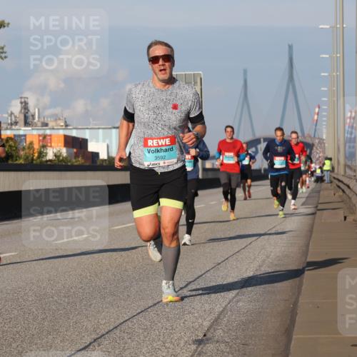 03.10.2025 - Köhlbrandbrückenlauf Luisa Fischer http://msf.ph/oto/9004045 03.10.2025 10:45:47 Position 3 1142, 3592 meine-sportfotos.de