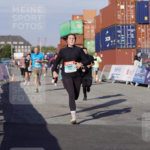 03.10.2025 - Köhlbrandbrückenlauf Michael Burmester http://msf.ph/oto/9004047 03.10.2025 10:06:58 Ziel 1301, 1412, 1496, 1582, 1730, 2671, 2794, 2981, 2983, 3585 meine-sportfotos.de