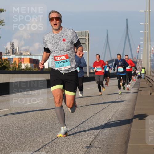 03.10.2025 - Köhlbrandbrückenlauf Luisa Fischer http://msf.ph/oto/9004048 03.10.2025 10:45:48 Position 3 1142, 3592 meine-sportfotos.de
