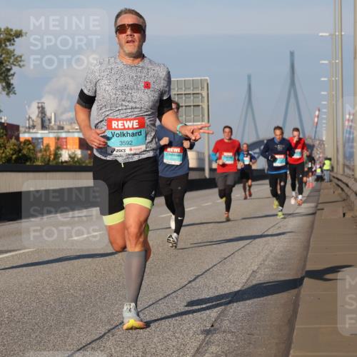 03.10.2025 - Köhlbrandbrückenlauf Luisa Fischer http://msf.ph/oto/9004056 03.10.2025 10:45:48 Position 3 1142, 3592, 1052 meine-sportfotos.de